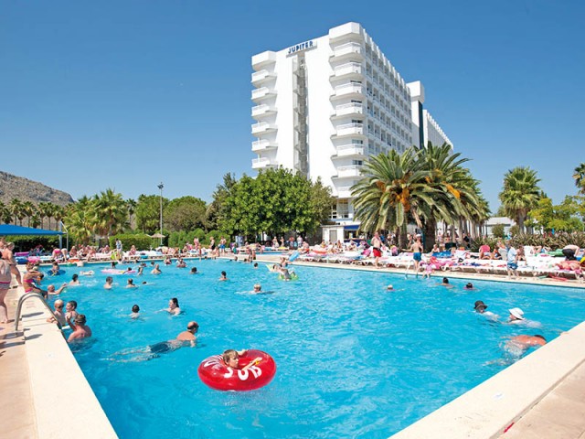 How to Keep Your Children Safe at the Waterparks and Pools of Alcudia